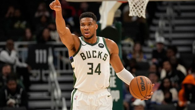 Χοκς – Μπακς 110-112: Νίκη - ανάσα στην Ατλάντα με «διπλό» Αντετοκούνμπο (vid)