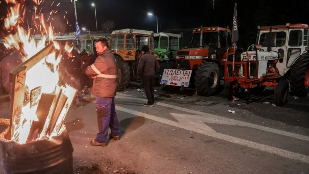Αγρότες: Αποχωρούν τα τρακτέρ από τον κόμβο της Νίκαιας - Σε νέες μορφές κινητοποιήσεων