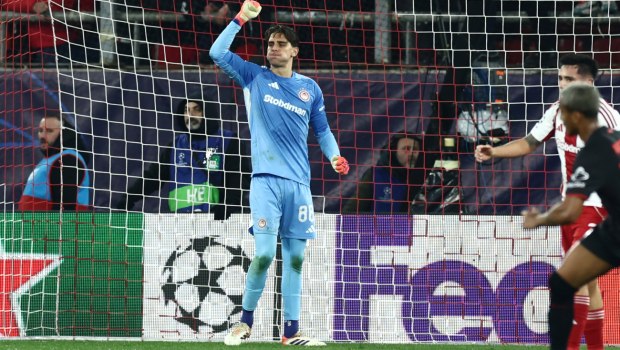 Μυθική εμφάνιση από τον Τζολάκη - Δείτε πως «κατέβασε ρολά» κόντρα στην Λεβερκούζεν (vid)