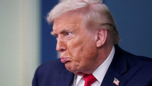 «Ο θεός είναι πολύ περήφανος για το έργο μου» λέει ο Τραμπ