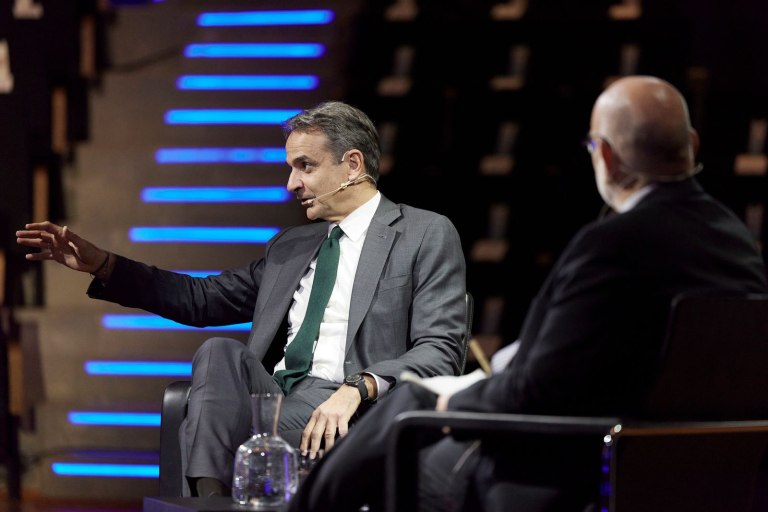 Κυβέρνηση: Μετρά τις πληγές της από τα μπλόκα – Θυμήθηκε την «εθνική συναίνεση» για τον πρωτογενή τομέα