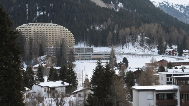 Σύνοδος στο Νταβός: Ο Τραμπ προσγειώθηκε στη Ζυρίχη - Διπλωματικός πυρετός ενόψει της ομιλίας του