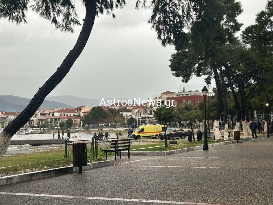 Παράλιο Άστρος: Λιμενικός παρασύρθηκε από τα τεράστια κύματα - Σοκάρει το βίντεο ντοκουμέντο