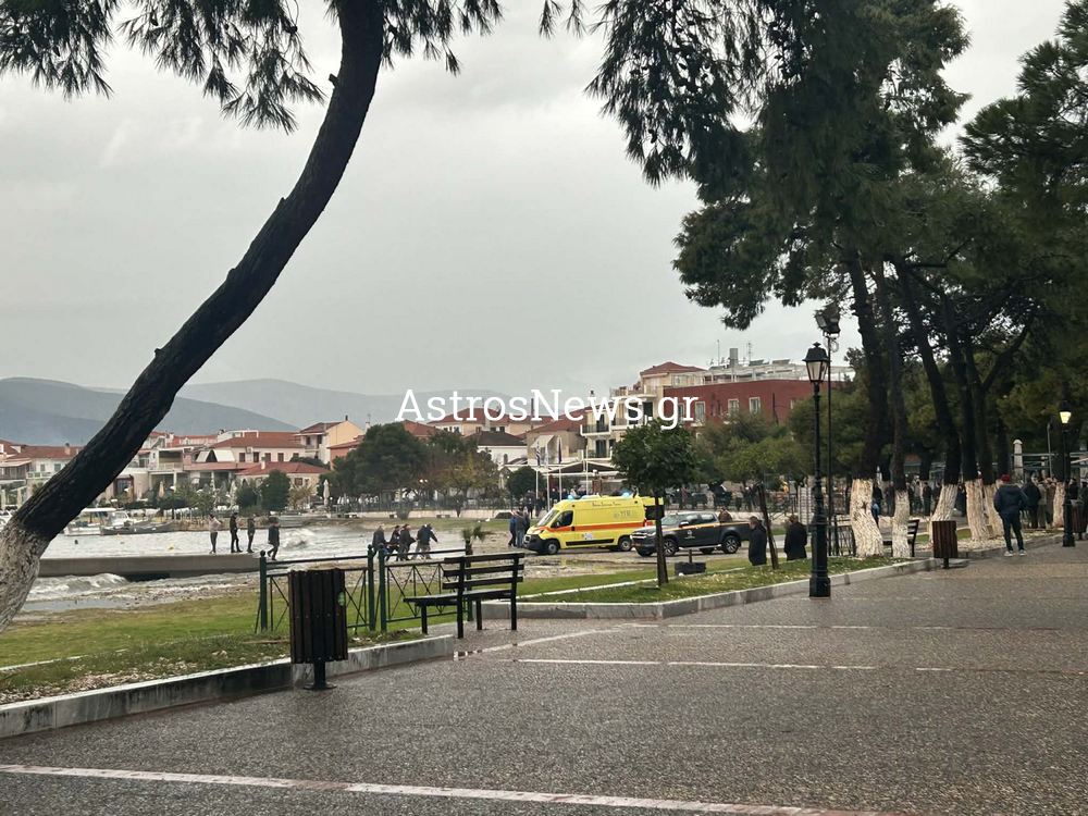 Παράλιο Άστρος: Λιμενικός παρασύρθηκε από τα τεράστια κύματα - Σοκάρει το βίντεο ντοκουμέντο