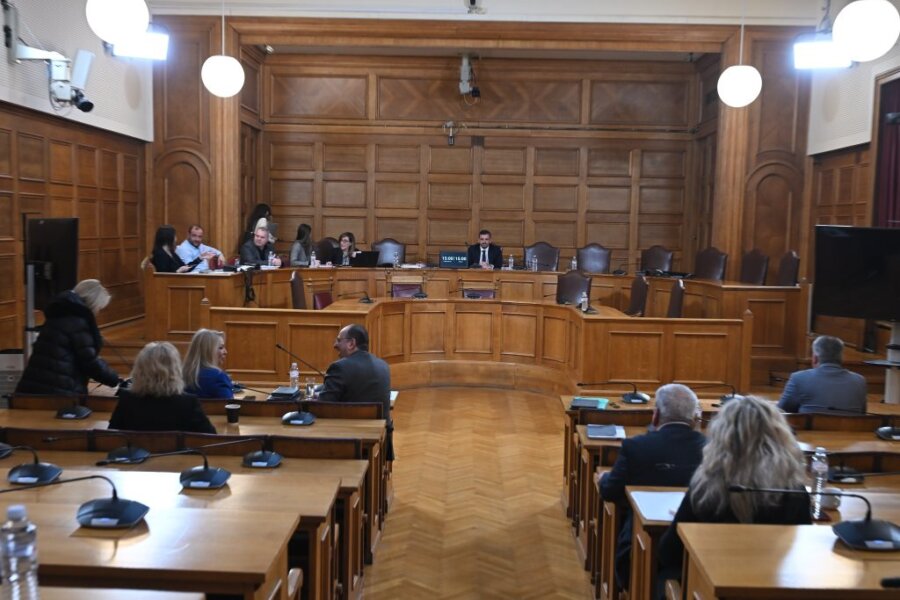 «Εξομολογούνταν» στον «Φραπέ», αλλά παραμένουν στην ίδια θέση