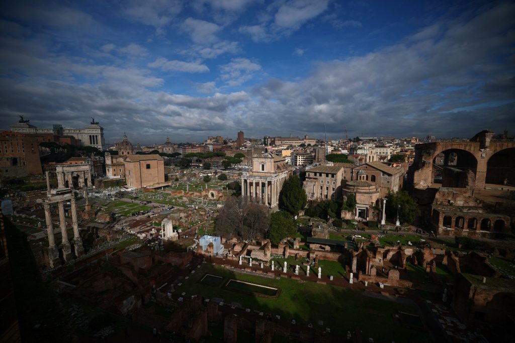 Αποκαλύφθηκαν τα μυστικά των προαστίων της Ρώμης – Τάφοι και ιερά 2.400 ετών!