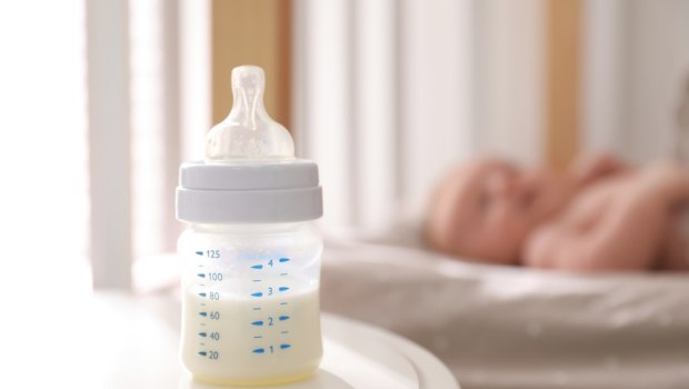 Γαλλία: Οι αρχές ερευνούν τη σύνδεση μεταξύ των θανάτων δύο βρεφών και του βρεφικού γάλακτος που είχε ανακληθεί