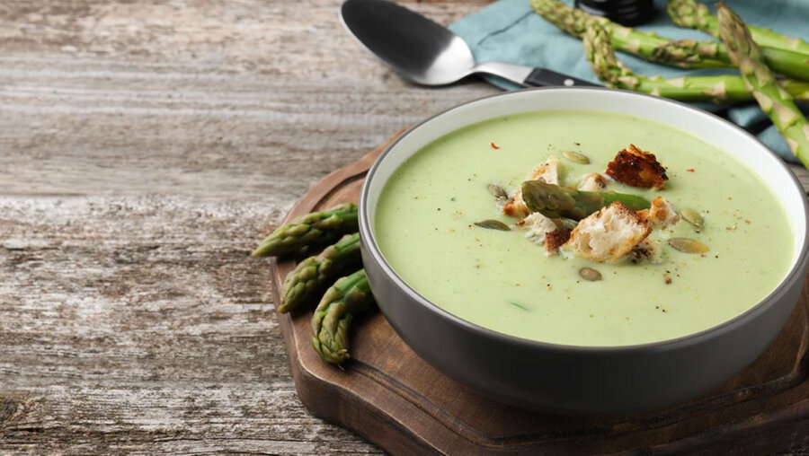 Σούπα βελουτέ με σπαράγγια - Γόβα Στιλέτο