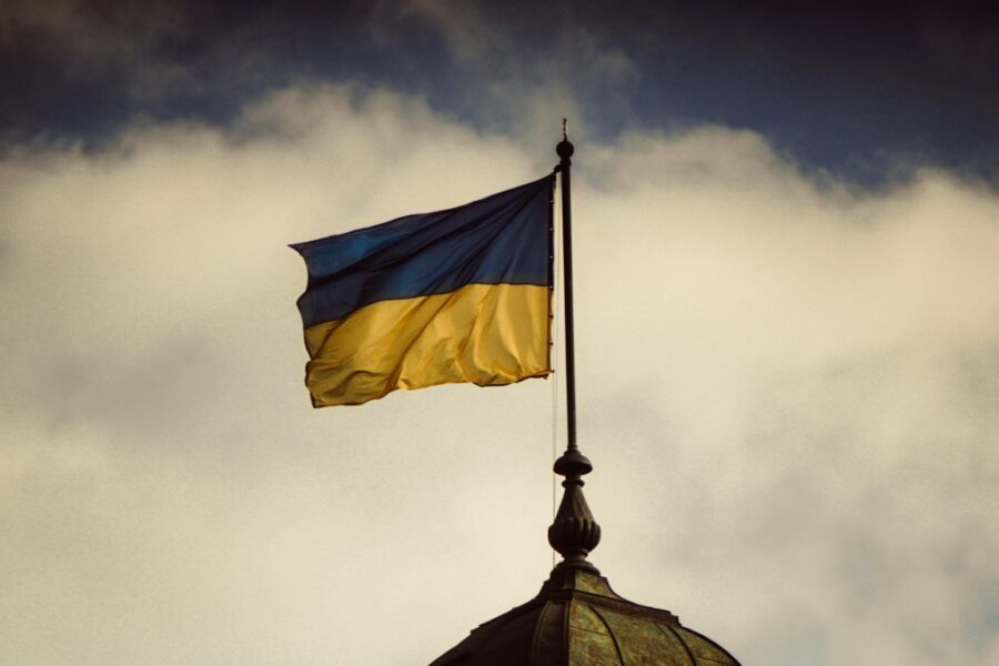 Σημαία Ουκρανίας κυματίζει