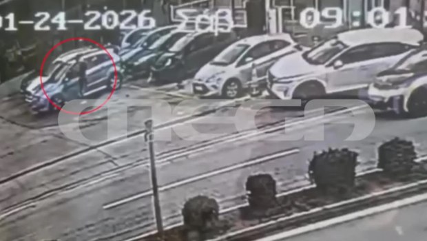 Βριλήσσια: Βίντεο ντοκουμέντο από τη στιγμή της παράσυρσης της υπαλλήλου έξω από τα ΕΛΤΑ