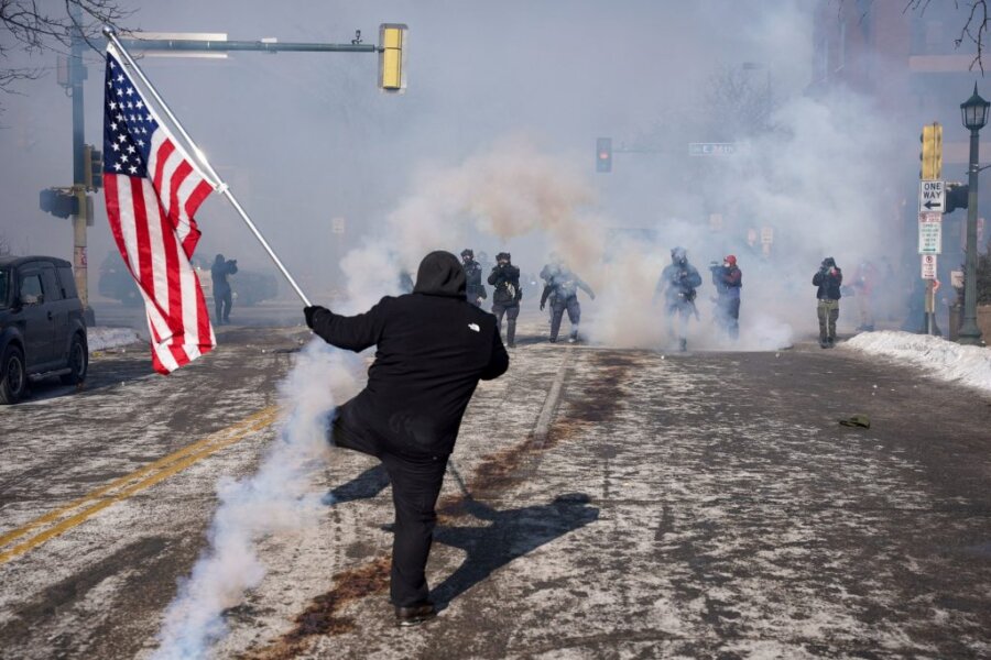 Ο Τραμπ δικαιολογεί τον θανάσιμο πυροβολισμό και κατηγορεί την πολιτεία της Μινεσότας: «Υποκινείτε εξέγερση»