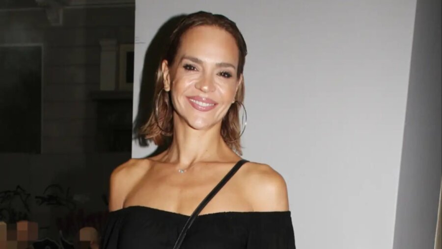 Η Νικολέττα Καρρά πιο σέξι από ποτέ! - Ανέβηκε στον στύλο και έκανε pole dancing