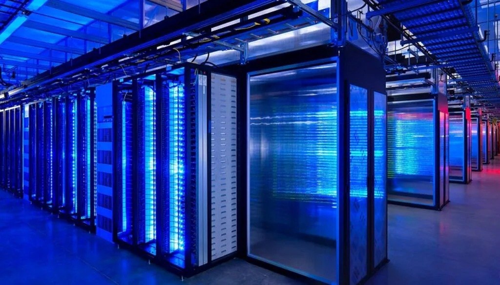 Η εξάρτηση από τις αμερικανικές διαδικτυακές υπηρεσίες αρχίζει να απασχολεί την Ευρώπη μετά το θρίλερ της Γροιλανδίας