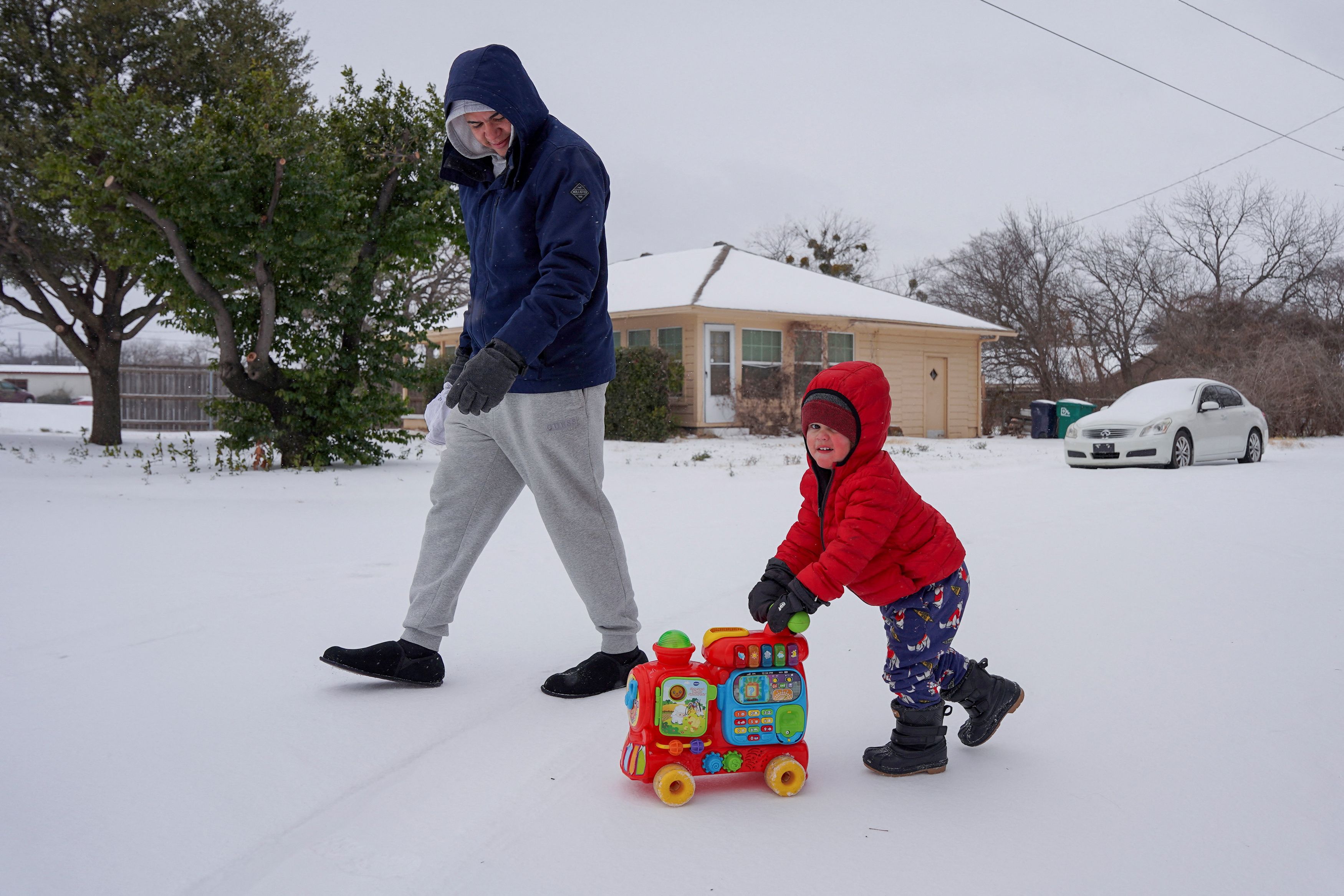 ΗΠΑ: Τουλάχιστον 17 νεκροί από τη χιονοκαταιγίδα - Επικίνδυνος παγετός και θερμοκρασίες υπό το μηδέν