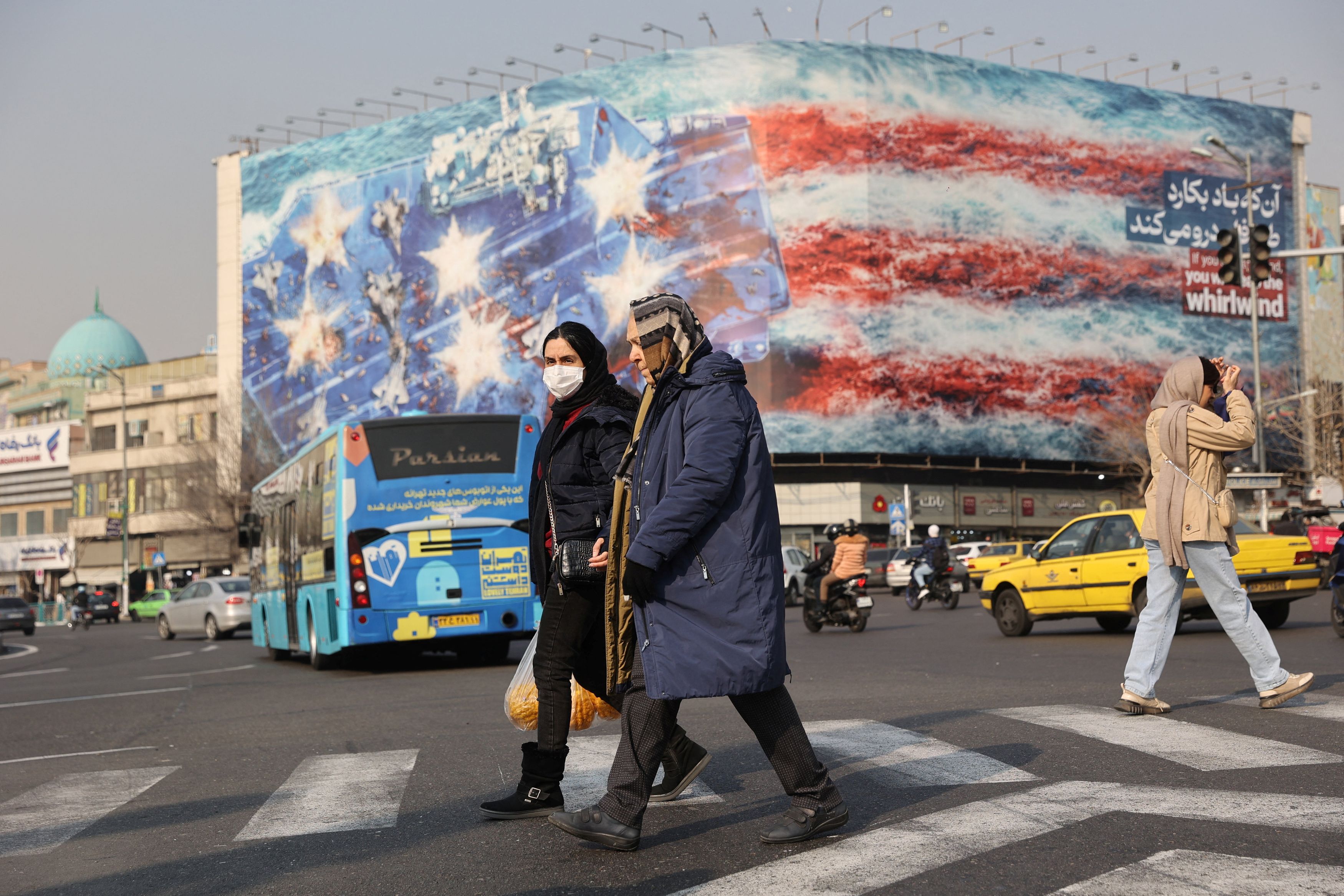 Ιράν: Το αεροπλανοφόρο «Λίνκολν» σε απόσταση βολής - Η Τεχεράνη προειδοποιεί για «επώδυνη απάντηση»