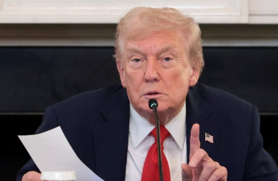 Ντόναλντ Τραμπ μιλάει