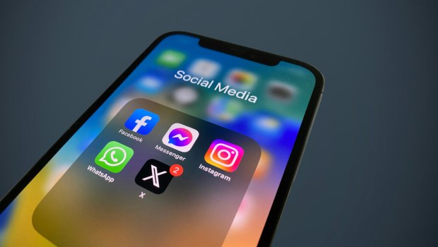 Γαλλία: Η Βουλή υπερψήφισε την απαγόρευση χρήσης των κοινωνικών δικτύων σε παιδιά κάτω των 15 ετών