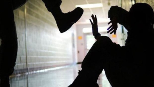 Ελευσίνα: Μαθητές επιτέθηκαν σε 11χρονο μέσα στο σχολείο - Έσπασε το χέρι του