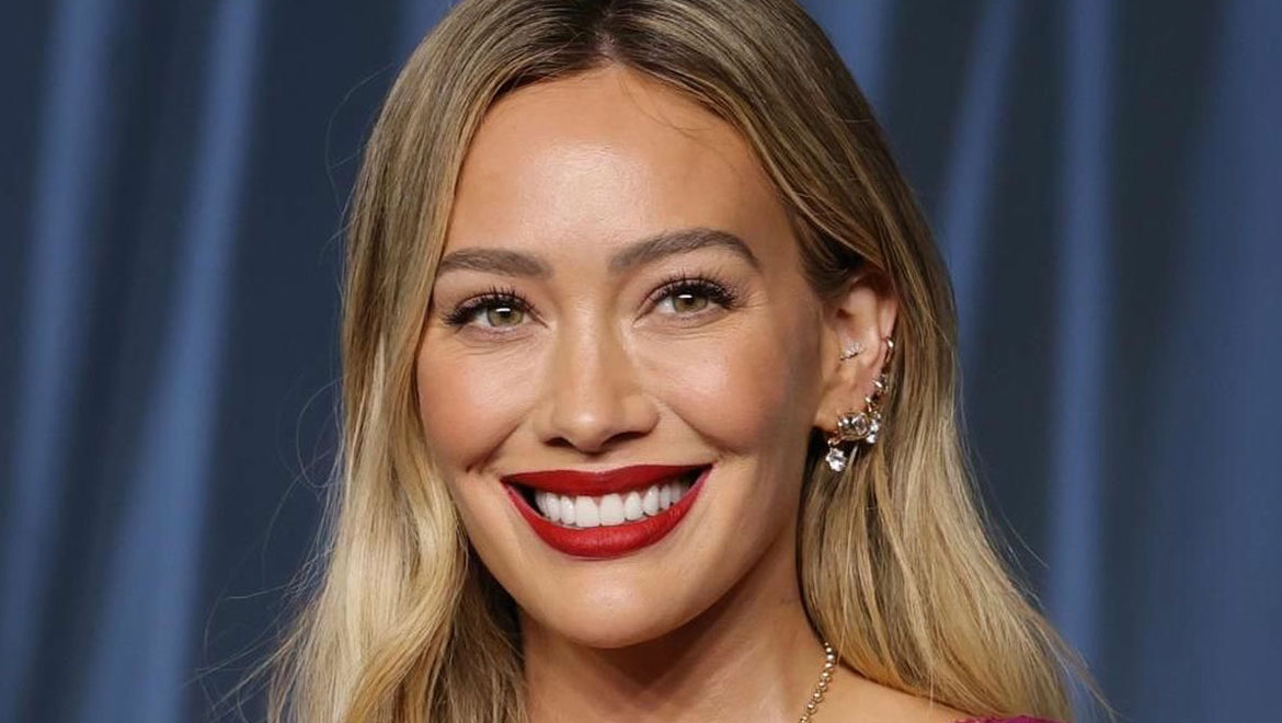 Η σκιά ματιών της Hilary Duff είναι ό,τι πιο ζεστό για τον χειμώνα