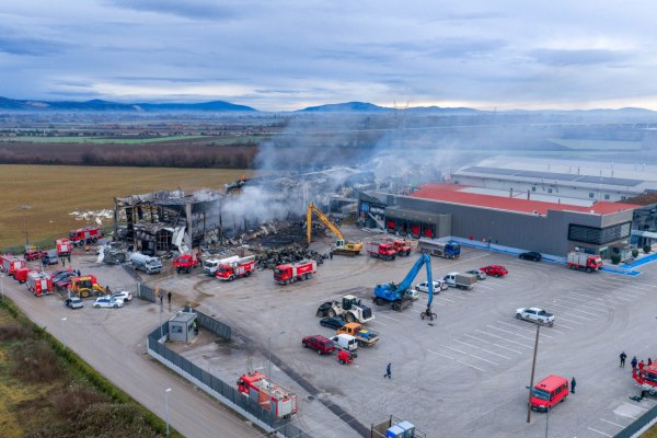 Βιολάντα: Ανατριχιαστικές οι εικόνες από τα Τρίκαλα μετά την έκρηξη - Η επόμενη ημέρα στο μοιραίο εργοστάσιο