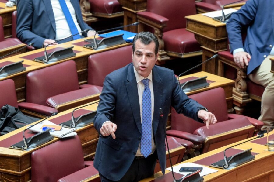 Θάνος Πλεύρης: Κανένας παράνομος «μετανάστης» δεν θα γίνεται νόμιμος – Τα πάνω κάτω με το νέο νομοσχέδιο