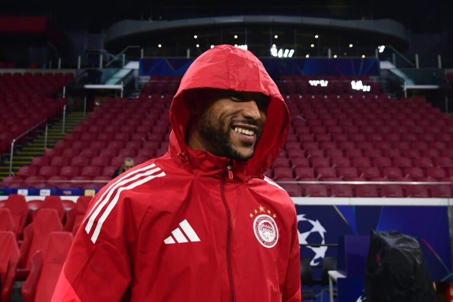 Προπόνηση υπό βροχή στο «Johan Cruyff Arena» (pics+vids)