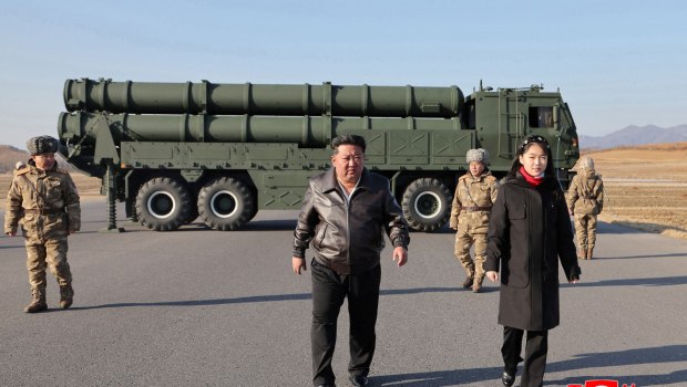 Βόρεια Κορέα: Ο Κιμ ανακοινώνει σχέδια για την πυρηνική αποτροπή