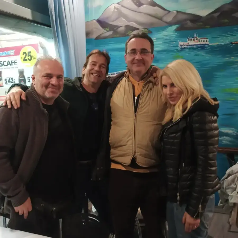 Ελένη Μενεγάκη – Μάκης Παντζόπουλος: Για φαγητό σε γνωστό εστιατόριο των βορείων προαστίων