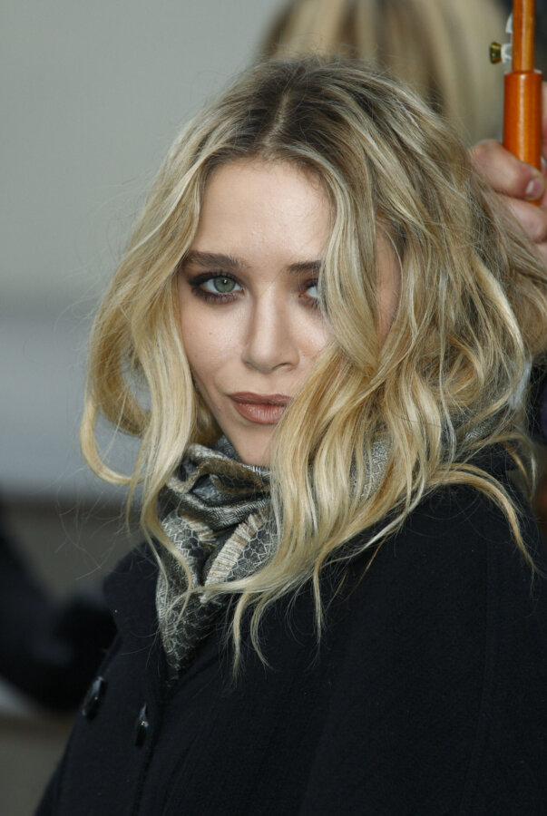 Το Olsen Tuck είναι το πιο ανεπιτήδευτο hair trend του χειμώνα