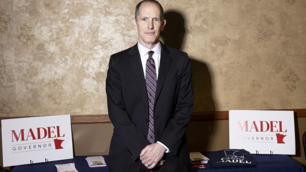 Τι κάνεις όταν αναλαμβάνεις νομικά πράκτορα της ICE και είσαι αντιρατσιστής;