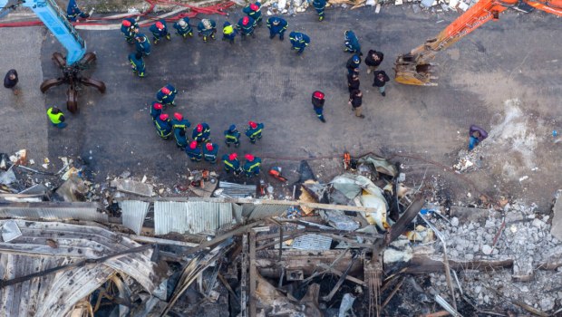 Τραγωδία στα Τρίκαλα: Παρέμβαση του Ρουβίκωνα στο σπίτι του ιδιοκτήτη του εργοστασίου