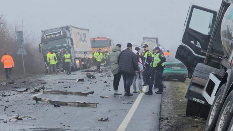 Τραγωδία στη Ρουμανία: Τι έσωσε τη ζωή των τριών τραυματιών - «Έκανε S στον δρόμο» λέει μάρτυρας του τροχαίου