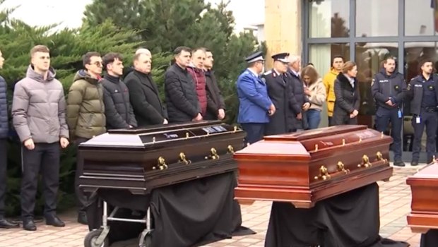 Επαναπατρίζονται με το C130 οι σοροί των επτά φιλάθλων του ΠΑΟΚ - Τρισάγιο στο αεροδρόμιο της Τιμισοάρα