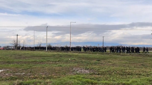 Εργατικό δυστύχημα στη «Βιολάντα»: Σπαραγμός στο τελευταίο «αντίο» στη Σταυρούλα Μπουκουβάλα [βίντεο]