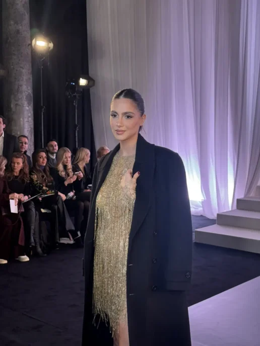 Σίλια Κριθαριώτη: Αλεξάνδρα Νίκα, Kimberly Guilfoyle και Carla Bruni στο haute couture show του οίκου στο Παρίσι