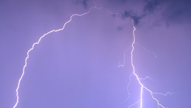 Η «Kristin» δείχνει τα δόντια της: Πού αναμένονται τα πιο έντονα φαινόμενα τις επόμενες ώρες