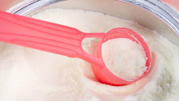 Βρεφικό γάλα: Τι πίνουν πραγματικά τα μωρά μας;