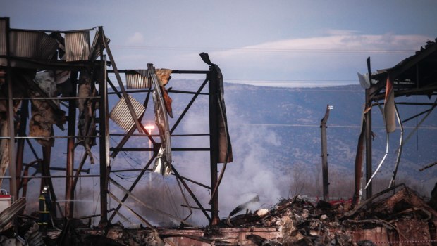 Έκρηξη στα Τρίκαλα: Ερευνούν τις άδειες του εργοστασίου Βιολάντα – Η διαρροή προπανίου και το αδήλωτο υπόγειο