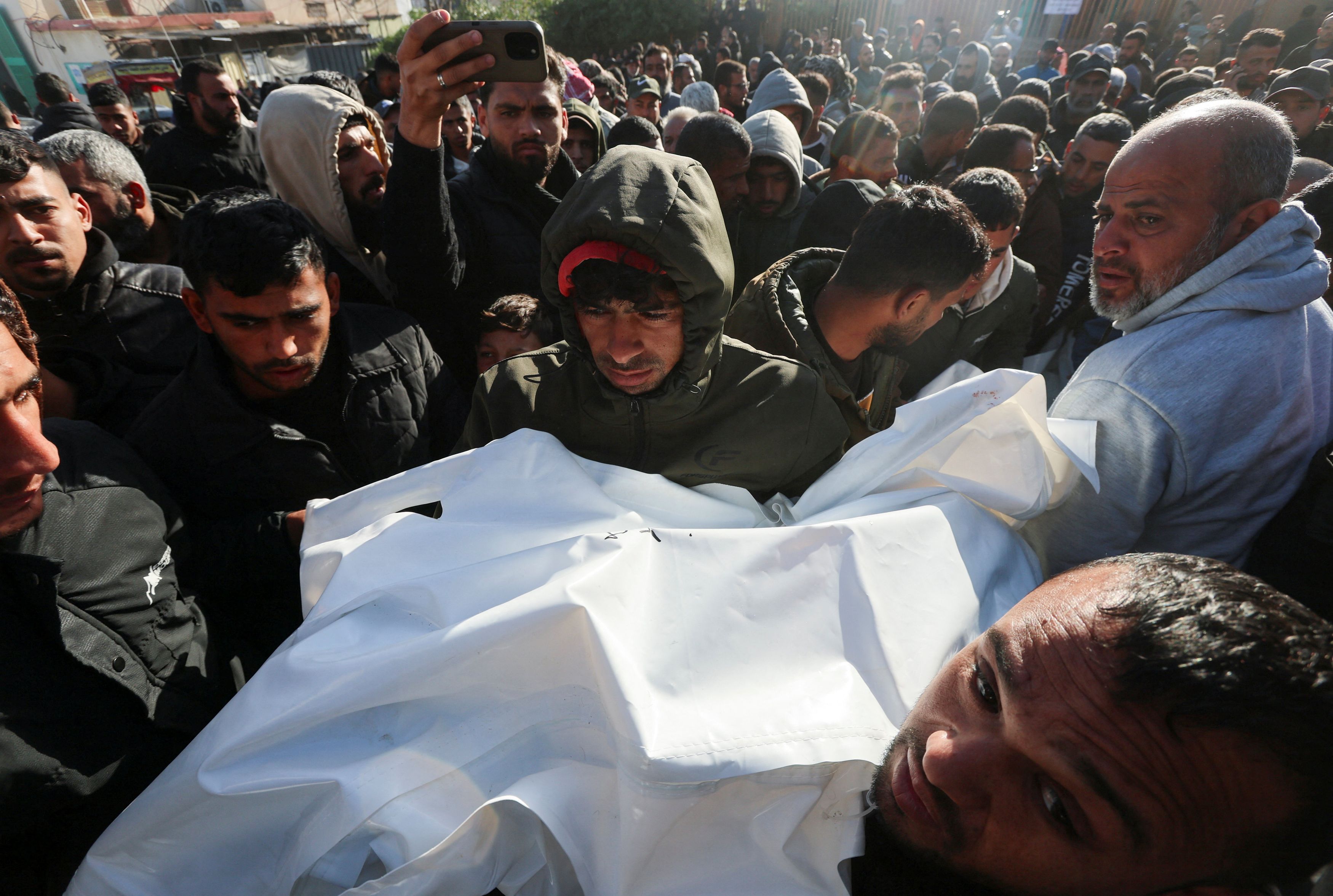 Γάζα: Ισραηλινό σφυροκόπημα με 12 νεκρούς, ανάμεσά τους έξι παιδιά - Οι ΗΠΑ στέλνουν επιθετικά ελικόπτερα στο Τελ Αβίβ