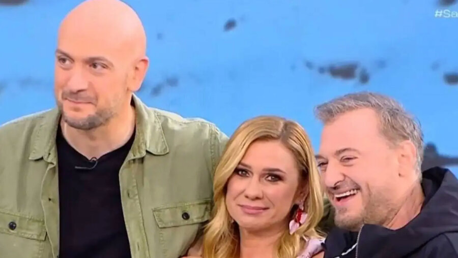 Χρήστος Φερεντίνος και Γιάννης Κορδώνης αιφνιδίασαν την Καραβάτου στην πρεμιέρα της εκπομπής της