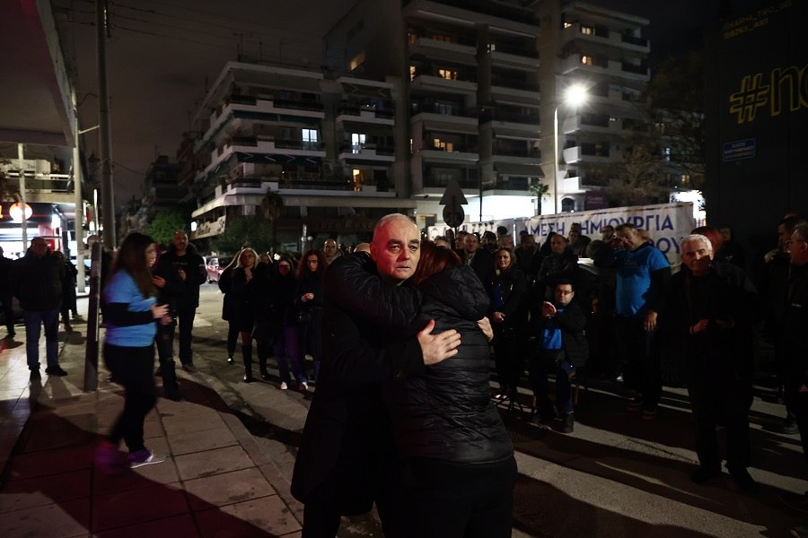 Τελετή μνήμης για τον Άλκη Καμπανό, τέσσερα χρόνια μετά τη δολοφονία του - Άναψαν συμβολικά 19 κεριά (pics)