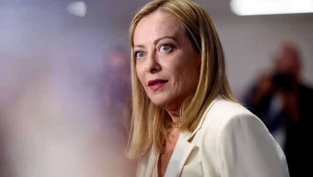 Ιταλία: Η Μελόνι επισκέφθηκε στο νοσοκομείο τους αστυνομικούς που τραυματίσθηκαν στο Τορίνο