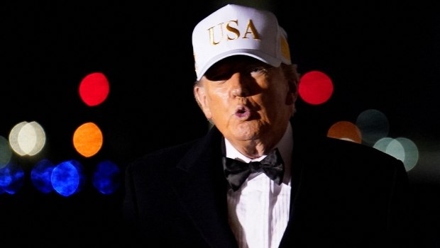 Ο Τραμπ λέει ότι το Ιράν «διαπραγματεύεται σοβαρά» καθώς αρνείται να πει εάν οι ΗΠΑ θα επιτεθούν