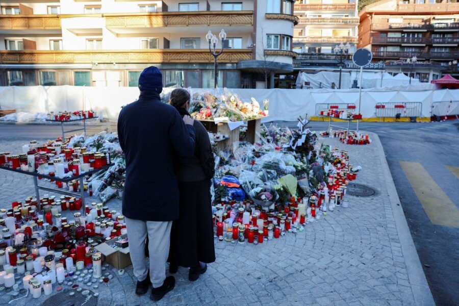 Άνθρωποι σε σημείο μνήμης