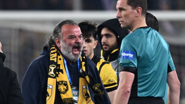 Μάριος Ηλιόπουλος: Πρώτα «ντου» στον διαιτητή και έπειτα σχόλιο «είναι κατάντια, ντροπή»