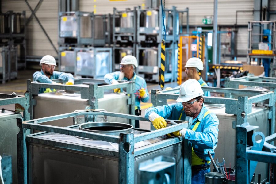 PMI: Βελτίωση του τομέα μεταποίησης στην Ελλάδα τον Ιανουάριο