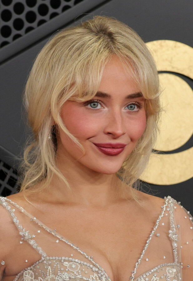 Βραβεία Grammy 2026: Τα beauty looks που ξεχώρισαν στο κόκκινο χαλί