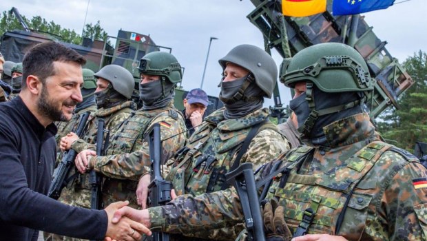 Η Ρωσία προειδοποιεί πως οι ξένες δυνάμεις στην Ουκρανία αποτελούν νόμιμους στόχους - «Φρένο» στη Γερμανία