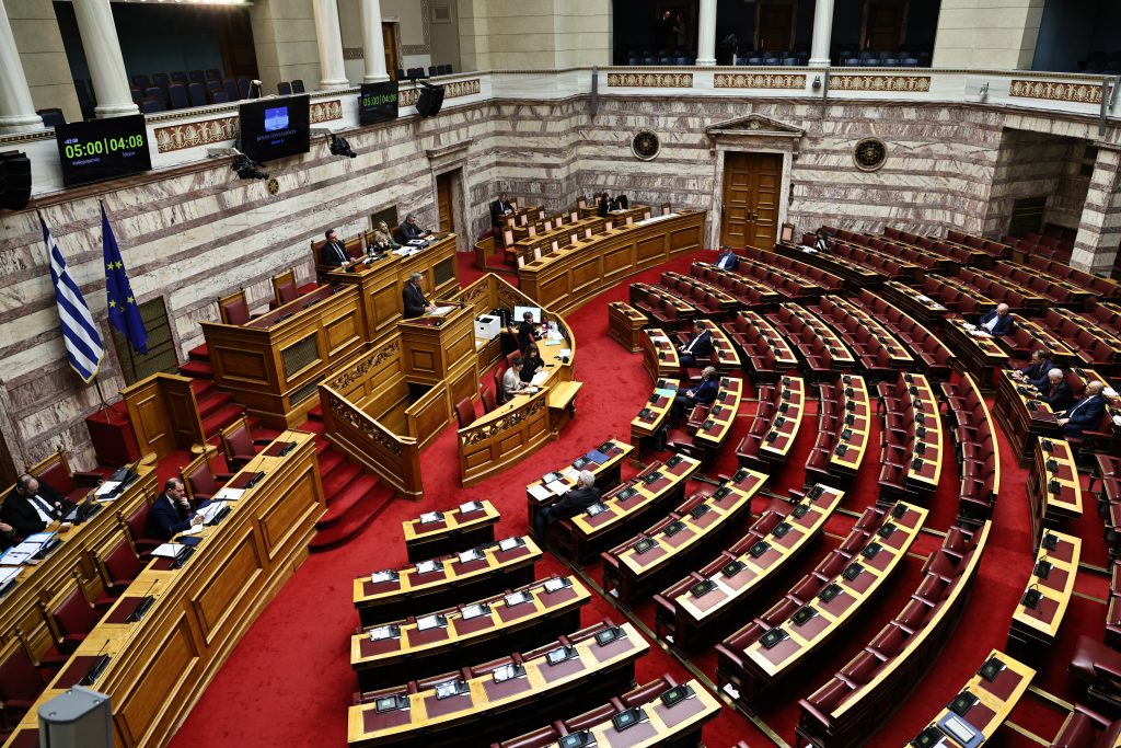 Αναθεώρηση του Συντάγματος: Ξεκινούν οι εσωκομματικές διεργασίες – Oι κοινοβουλευτικές διαδικασίες που προβλέπονται