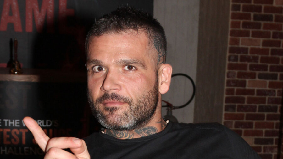 Δημοσίευμα «πέθανε» τον Διονύση Αλέρτα - «Δεν θα πεθάνω ποτέ κουφάλα νεκροθάφτη»